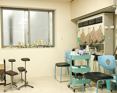 診療室の様子(椅子でやるスペース)
